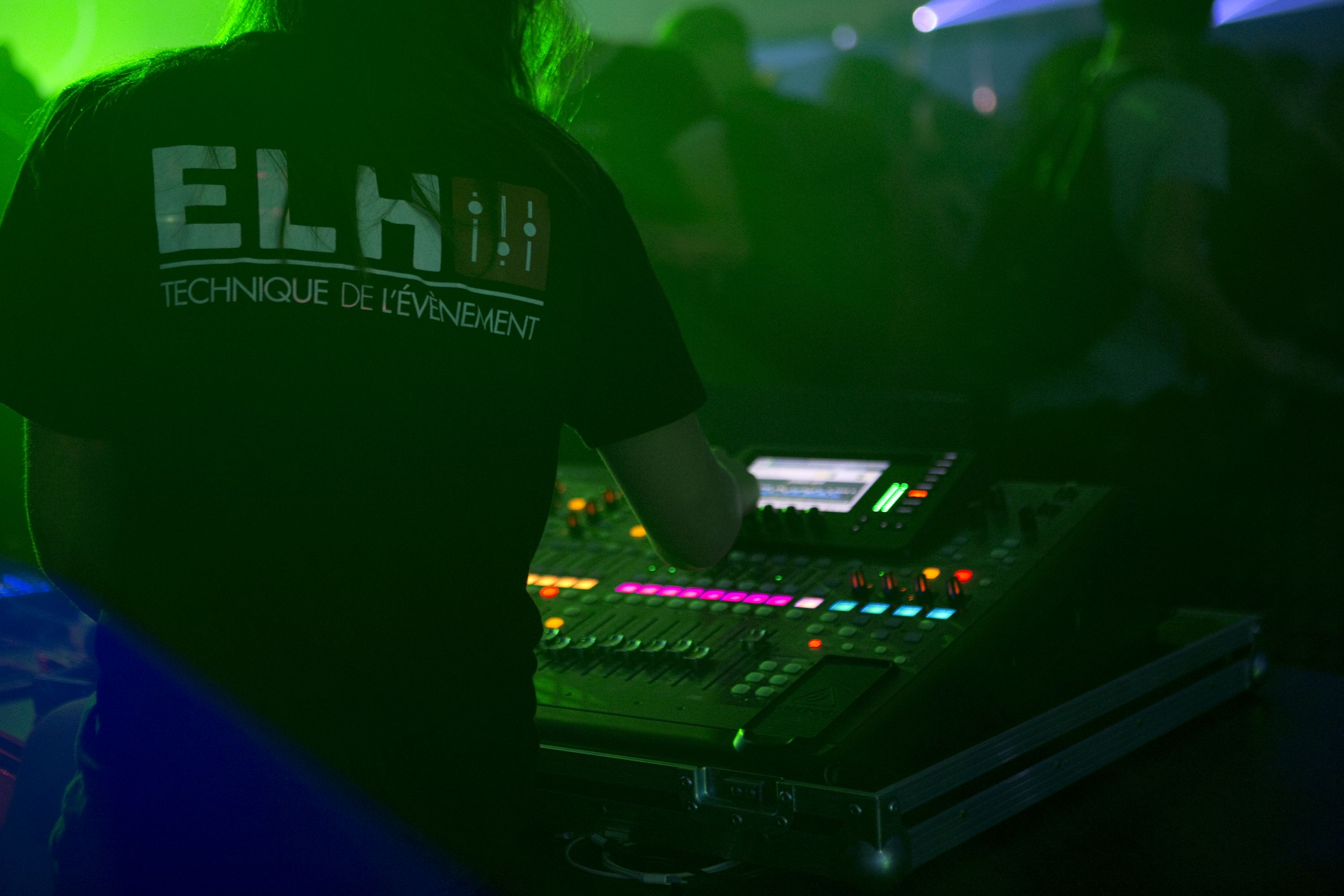 Technicien ELH à la console